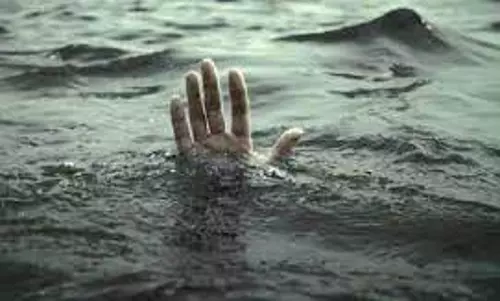 கடலில் மூழ்கி அக்காள்-தங்கை உள்பட 3 பேர் பலி