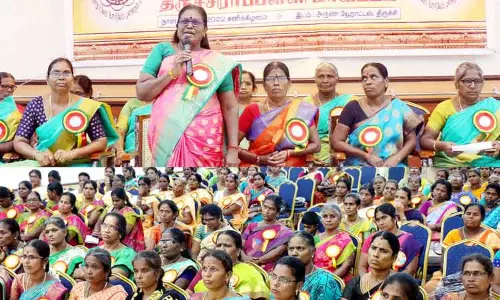 அங்கன்வாடி ஊழியர், உதவியாளர்களுக்கு முறையான காலமுறை ஊதியம் வழங்க வேண்டும்