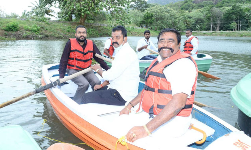 குற்றாலத்தில் 2 ஆண்டுகளுக்கு பிறகு தொடங்கிய படகு சவாரி..!