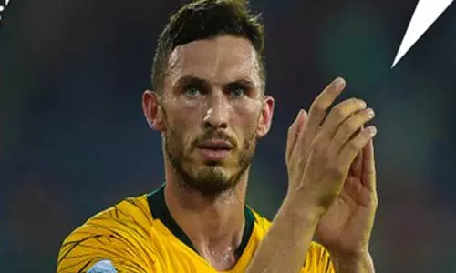 ஐ.எஸ்.எல் கால்பந்து : புதிய வெளிநாட்டு வீரரை ஒப்பந்தம் செய்தது கேரளா அணி ஐ.எஸ்.எல் கால்பந்து : புதிய வெளிநாட்டு வீரரை ஒப்பந்தம் செய்தது கேரளா அணி