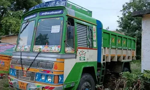 முரம்பு மண் கடத்திய டிப்பர் லாரி பறிமுதல்