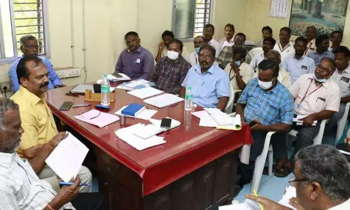 விழுப்புரம் வழுதரெட்டி பகுதியில் குறைந்த மின்னழுத்தம் மின்வாரிய குறைகேட்பு கூட்டத்தில் பொதுமக்கள் புகார்