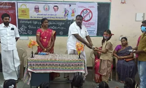 நீடாமங்கலம் அரசு பள்ளியில் ஓவியம், பேச்சுப்போட்டி