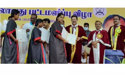 திட்டக்குடி அரசு கல்லூரியில் 415 மாணவ, மாணவிகளுக்கு பட்டம் அமைச்சர் க.பொன்முடி வழங்கினார் திட்டக்குடி அரசு கல்லூரியில் 415 மாணவ, மாணவிகளுக்கு பட்டம் அமைச்சர் க.பொன்முடி வழங்கினார்