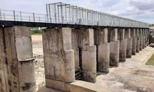 செட்டிப்பாளையம் கதவணை தண்ணீர் இல்லாமல் வறண்டது செட்டிப்பாளையம் கதவணை தண்ணீர் இல்லாமல் வறண்டது