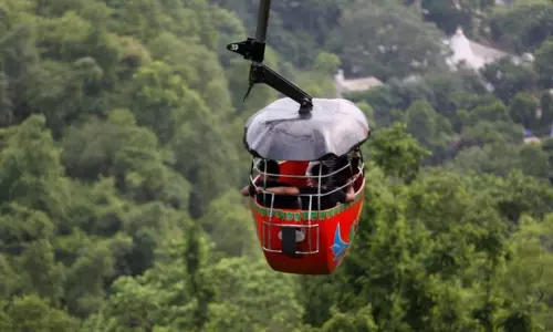 கோவிலில் இருந்து திரும்பும்போது ரோப்கார் நின்றதால் பா.ஜனதா எம்.எல்.ஏ. அந்தரத்தில் தவிப்பு  40 பக்தர்களும் பீதி