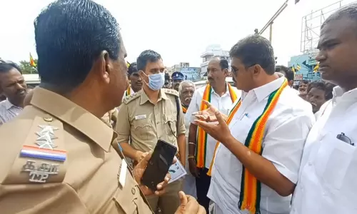 அந்தியூரில் கொ.ம.தே.க. மோட்டார்சைக்கிள் ஊர்வலத்துக்கு போலீசார் அனுமதி மறுப்பு அந்தியூரில் கொ.ம.தே.க. மோட்டார்சைக்கிள் ஊர்வலத்துக்கு போலீசார் அனுமதி மறுப்பு