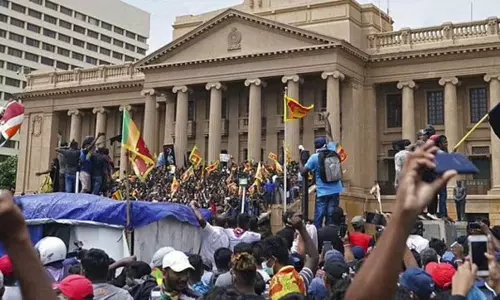 இலங்கையில் அனைத்துக்கட்சி அரசு இன்று முக்கிய ஆலோசனை இலங்கையில் அனைத்துக்கட்சி அரசு இன்று முக்கிய ஆலோசனை