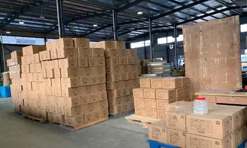 முறையான அறிவிப்புகள் இல்லாமல் வெளிநாடுகளில் இருந்து இறக்குமதி செய்து விற்ற சிகரெட் லைட்டர்கள் பறிமுதல்