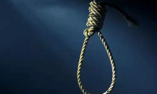 தூக்குப்போட்டு வாலிபர் தற்கொலை ; அக்காள், மாமாவிற்கு போலீஸ் வலைவீச்சு தூக்குப்போட்டு வாலிபர் தற்கொலை ; அக்காள், மாமாவிற்கு போலீஸ் வலைவீச்சு