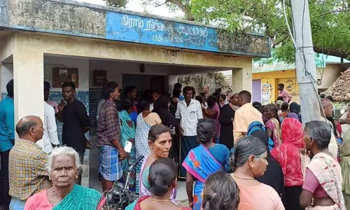 செஞ்சி அருகே  ஆக்கிரமிப்பு வீடுகளை அகற்ற கிராம மக்கள் எதிர்ப்பு