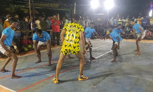 பழனியில் மாநில அளவிலான கபடி போட்டி பழனியில் மாநில அளவிலான கபடி போட்டி