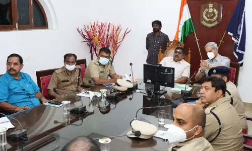 அரசுக்கு களங்கத்தை ஏற்படுத்த பொய் புகார்களை கூறுகிறார்