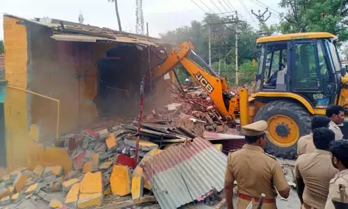 சேலம் பள்ளப்பட்டி ஏரியில்  ஆக்கிரமிப்பு வீடுகள் அகற்றம்