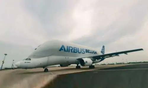 உலகத்திலேயே மிகப்பெரிய திமிங்கலம் வடிவிலான சரக்கு விமானம் முதல் முறையாக சென்னை வந்தது