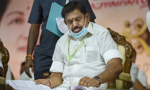 அதிமுகவின் பொருளாளர் திண்டுக்கல் சீனிவாசன்; வங்கிகளுக்கு ஈபிஎஸ் கடிதம் அதிமுகவின் பொருளாளர் திண்டுக்கல் சீனிவாசன்; வங்கிகளுக்கு ஈபிஎஸ் கடிதம்