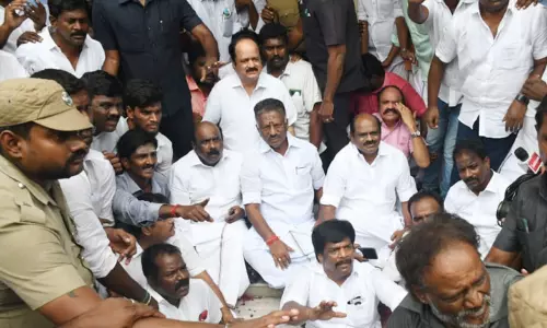 நானே அதிமுக பொருளாளர் - வங்கிகளுக்கு ஓபிஎஸ் கடிதம் நானே அதிமுக பொருளாளர் - வங்கிகளுக்கு ஓபிஎஸ் கடிதம்