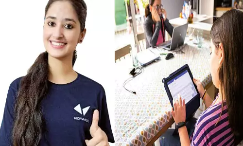 ஆன்லைன் கல்வியில் சாதித்த பெண்