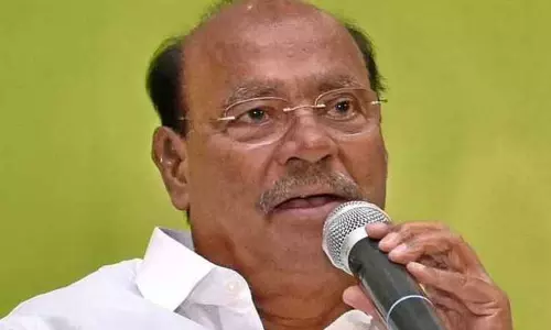 ரெயில்களில் சாதாரண படுக்கை வசதி பெட்டிகளின் எண்ணிக்கை குறைப்பை கைவிட வேண்டும் - டாக்டர் ராமதாஸ் அறிக்கை ரெயில்களில் சாதாரண படுக்கை வசதி பெட்டிகளின் எண்ணிக்கை குறைப்பை கைவிட வேண்டும் - டாக்டர் ராமதாஸ் அறிக்கை