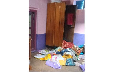 மூங்கில்துறைப்பட்டு அருகே துணிகரம்: முன்னாள் ஒன்றியக்குழு தலைவர் வீட்டில் ரூ.8 லட்சம் நகை, பணம் கொள்ளை மர்ம நபர்கள் கைவரிசை மூங்கில்துறைப்பட்டு அருகே துணிகரம்: முன்னாள் ஒன்றியக்குழு தலைவர் வீட்டில் ரூ.8 லட்சம் நகை, பணம் கொள்ளை மர்ம நபர்கள் கைவரிசை