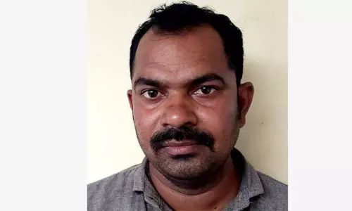 திண்டிவனத்தில்  2 பேரிடம் போலி ஏ.டி.எம். கார்டை மாற்றி கொடுத்து ரூ.80 ஆயிரம் அபேஸ்   வாலிபர் கைது