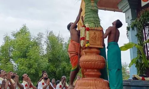 செஞ்சி பி ஏரிக்கரை  முருகன் கோவிலில் ஆடி கிருத்திகை திருவிழா கொடியேற்றத்துடன் தொடங்கியது