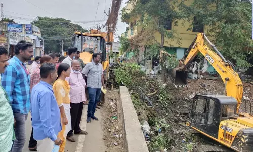 பழங்காவிரி வாய்க்காலில் ஆக்கிரமிப்புகள் அகற்றம்