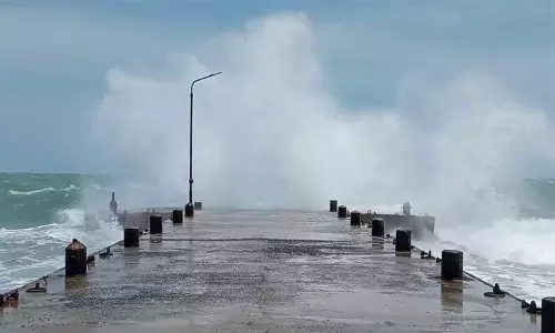 மன்னார் வளைகுடா பகுதிகளில் கடல் சீற்றம் - மீனவர்கள் கடலுக்கு செல்லவில்லை