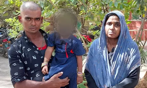 ஆத்தாங்கரை பள்ளிவாசலில் கடத்தப்பட்ட பெண் குழந்தை மீட்பு...!