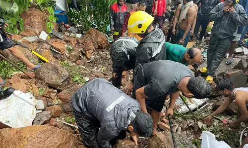 பால்கர் மாவட்டத்தில் கனமழை: வசாயில் நிலச்சரிவில் சிக்கி தந்தை-மகள் பலி