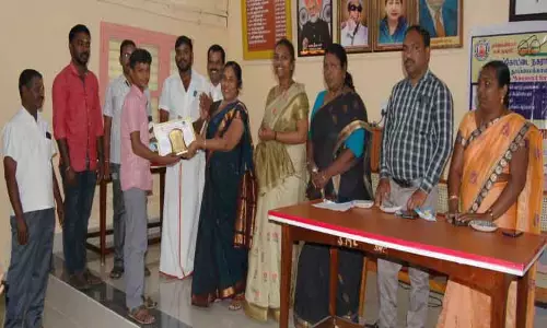 மாணவர்களுக்கு பரிசளிப்பு விழா