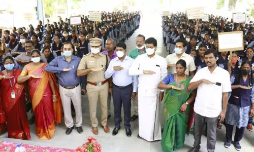 மாணவர்கள் வீடு, பள்ளியை தூய்மையாக வைத்துக் கொள்ளவேண்டும்  கலெக்டர் மோகன் அறிவுரை