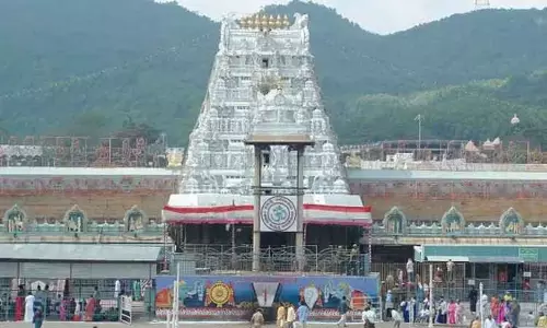 திருப்பதியில் வார நாட்களிலும் அலைமோதும் பக்தர்கள் கூட்டம் - ரூ.5.5 கோடி உண்டியல் காணிக்கை வசூல் திருப்பதியில் வார நாட்களிலும் அலைமோதும் பக்தர்கள் கூட்டம் - ரூ.5.5 கோடி உண்டியல் காணிக்கை வசூல்