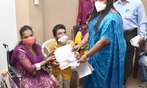 மாற்றுத்திறனாளிகளுக்கு நலத்திட்ட உதவிகள் மாற்றுத்திறனாளிகளுக்கு நலத்திட்ட உதவிகள்