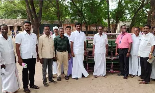 ரூ.4½ லட்சத்தில் இருக்கைகள் வழங்கும் நிகழ்ச்சி