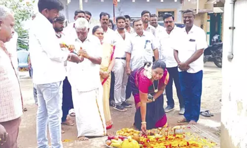 ஆற்காட்டில் ரூ.12 லட்சம் செலவில் சிமெண்டு சாலை அமைக்கும் பணி தொடக்கம்