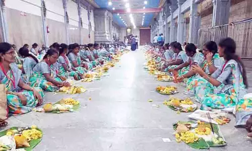 சமயபுரம் மாரியம்மன் கோவிலில் குத்துவிளக்கு பூஜை சமயபுரம் மாரியம்மன் கோவிலில் குத்துவிளக்கு பூஜை