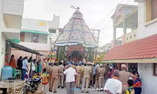 கோவில் விழாவில் நடுவழியில் நிறுத்தப்பட்ட தேர்