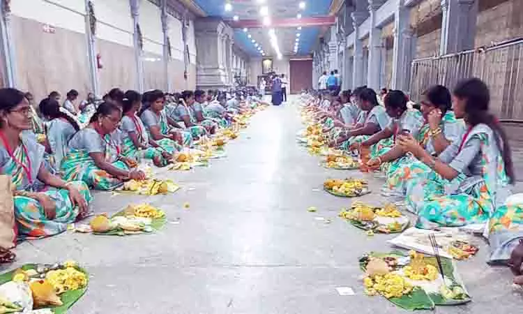 சமயபுரம் மாரியம்மன் கோவிலில் குத்துவிளக்கு பூஜை