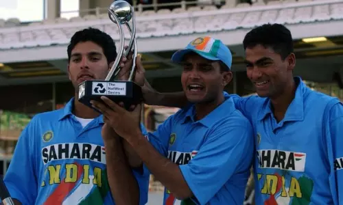 இந்திய அணியின் முன்னாள் கேப்டன் சவுரவ் கங்குலிக்கு இங்கிலாந்து நாடாளுமன்றத்தில் பாராட்டு விழா! இந்திய அணியின் முன்னாள் கேப்டன் சவுரவ் கங்குலிக்கு இங்கிலாந்து நாடாளுமன்றத்தில் பாராட்டு விழா!