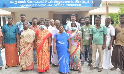 சாலையோர வியாபாரிகள் மனு சாலையோர வியாபாரிகள் மனு