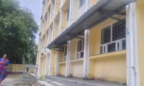 தினத்தந்தி செய்தி எதிரொலி: பொள்ளாச்சி அரசு ஆஸ்பத்திரியில் மருந்து பிரிவில் மேற்கூரை அமைப்பு