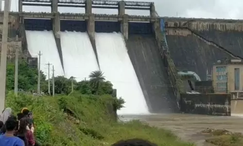 பத்ரா அணையில் இருந்து தண்ணீர் திறப்பு