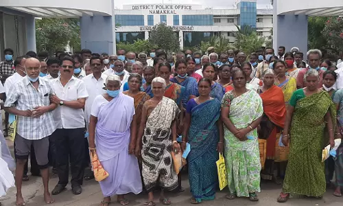 திருச்செங்கோட்டில் நிதி நிறுவனம் நடத்தி ரூ.28 கோடி மோசடி பாதிக்கப்பட்ட நபர்கள் போலீஸ் சூப்பிரண்டிடம் மனு திருச்செங்கோட்டில் நிதி நிறுவனம் நடத்தி ரூ.28 கோடி மோசடி பாதிக்கப்பட்ட நபர்கள் போலீஸ் சூப்பிரண்டிடம் மனு
