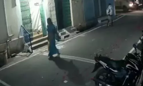 குளிர்பானத்தில் மயக்க மருந்து கலந்து கொடுத்து  மூதாட்டியிடம் 4 பவுன் நகை பறித்த பெண் கைது  ராசிபுரத்தில் பரபரப்பு