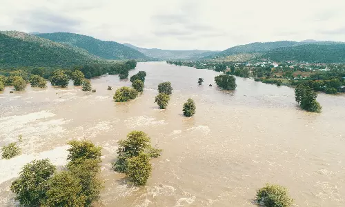 குளிக்கவும், பரிசல் இயக்கவும் 5-வது நாளாக தடை