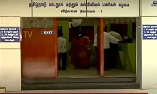 நீட் தேர்வுக்கான பாடப் புத்தகங்கள் விற்பனை - அதிர்ச்சியில் ஆசிரியர்கள்