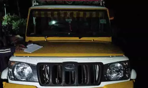 மணல் கடத்த முயன்ற சரக்கு ஆட்டோ பறிமுதல் மணல் கடத்த முயன்ற சரக்கு ஆட்டோ பறிமுதல்