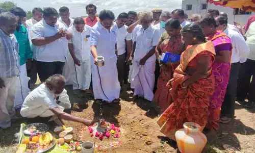 ரூ.1 கோடி மதிப்பீட்டில் சாலை சீரமைக்கும் பணி