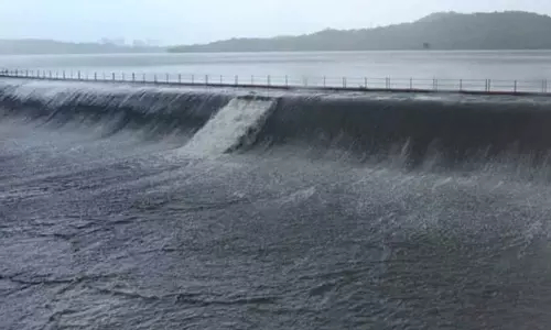 தொடர் கனமழையால், மும்பைக்கு குடிநீர் வழங்கும் இரு அணைகள் நிரம்பியது